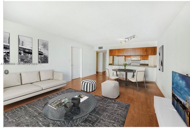 1200 Brickell Bay Dr 1822, Miami, FL 33131