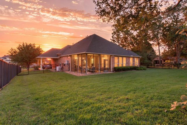 266 Blue Heron Drive, Montgomery, TX 77316