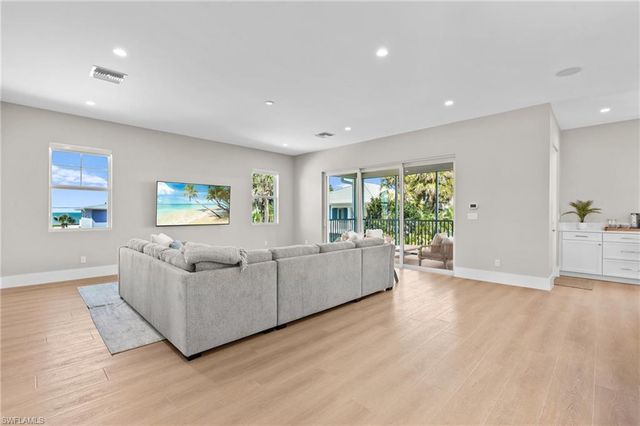 117 Hercules DR, Fort Myers Beach, FL 33931