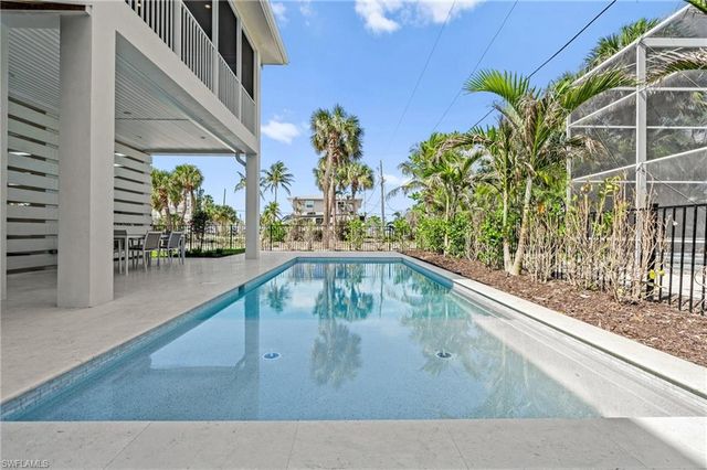 117 Hercules DR, Fort Myers Beach, FL 33931