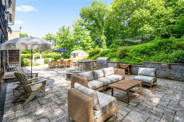 14 Briarwood Lane, Pleasantville, NY 10570
