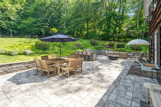 14 Briarwood Lane, Pleasantville, NY 10570