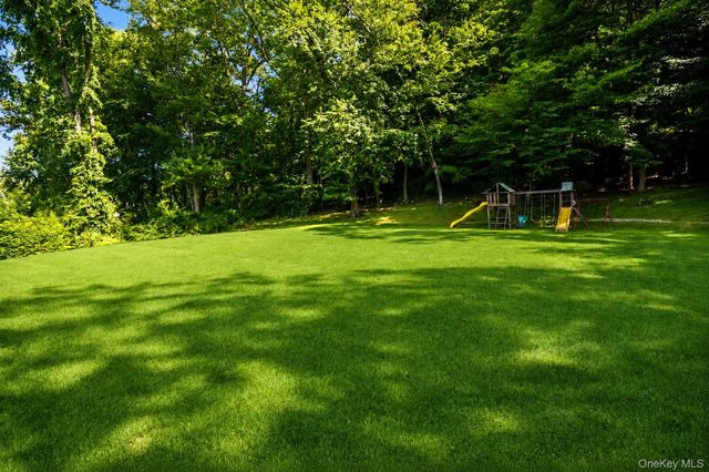 14 Briarwood Lane, Pleasantville, NY 10570