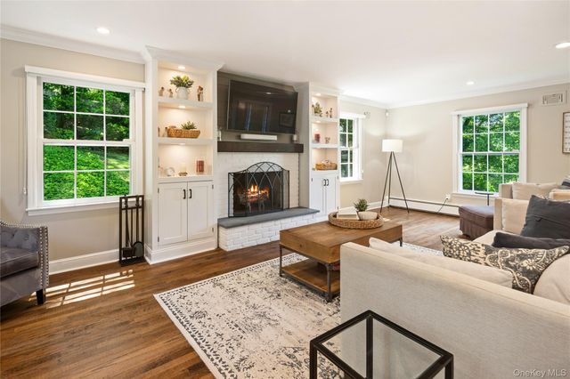 14 Briarwood Lane, Pleasantville, NY 10570