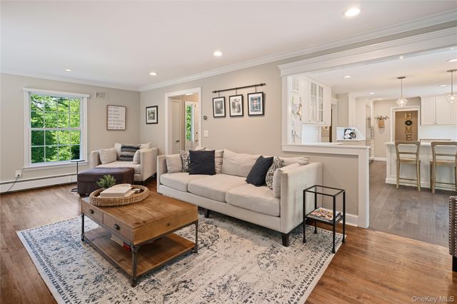 14 Briarwood Lane, Pleasantville, NY 10570
