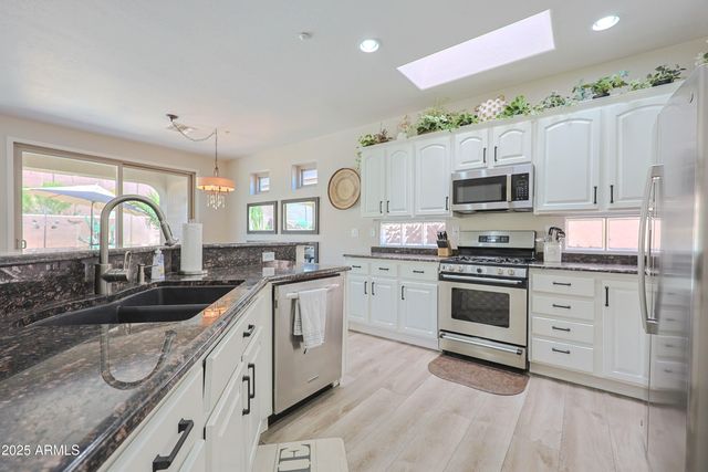 2462 W TURTLE HILL Drive, Anthem, AZ 85086