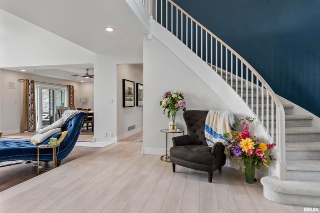 20 HICKORY RIDGE Lane, Springfield, IL 62707