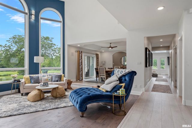 20 HICKORY RIDGE Lane, Springfield, IL 62707