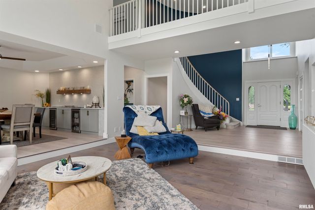 20 HICKORY RIDGE Lane, Springfield, IL 62707