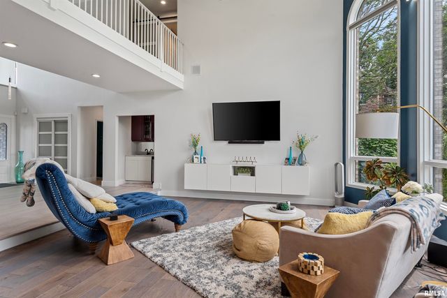 20 HICKORY RIDGE Lane, Springfield, IL 62707