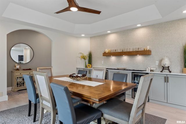 20 HICKORY RIDGE Lane, Springfield, IL 62707