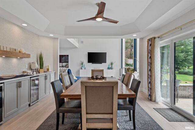 20 HICKORY RIDGE Lane, Springfield, IL 62707