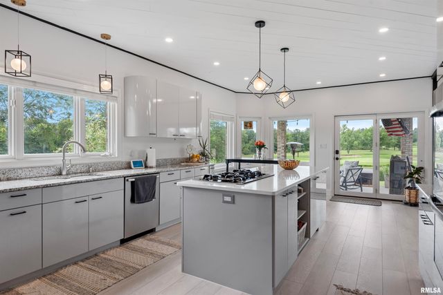 20 HICKORY RIDGE Lane, Springfield, IL 62707