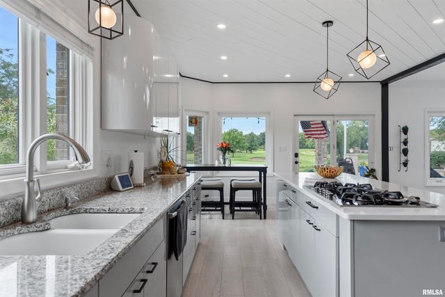 20 HICKORY RIDGE Lane, Springfield, IL 62707