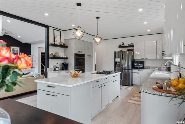 20 HICKORY RIDGE Lane, Springfield, IL 62707