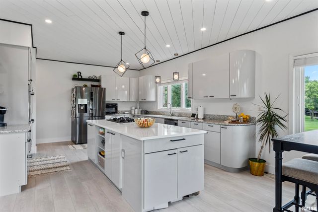 20 HICKORY RIDGE Lane, Springfield, IL 62707