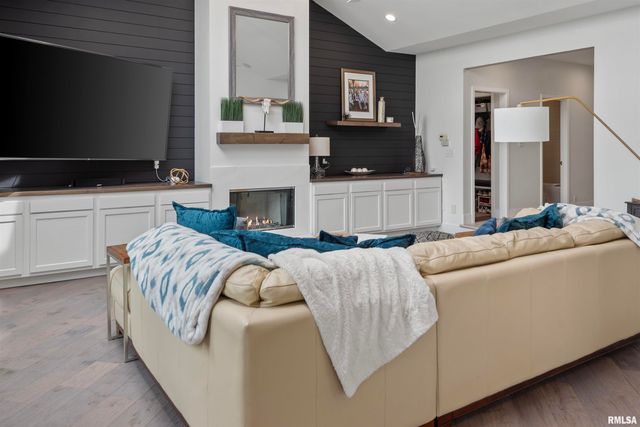 20 HICKORY RIDGE Lane, Springfield, IL 62707