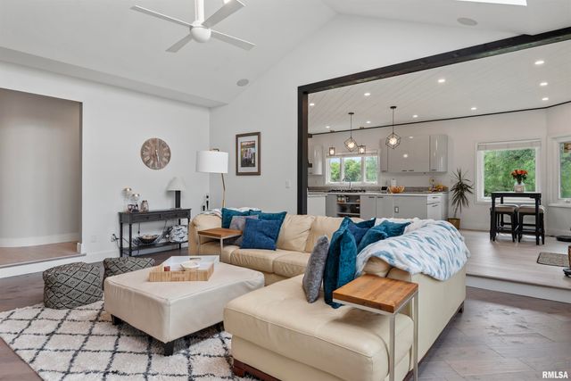 20 HICKORY RIDGE Lane, Springfield, IL 62707