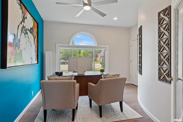 20 HICKORY RIDGE Lane, Springfield, IL 62707