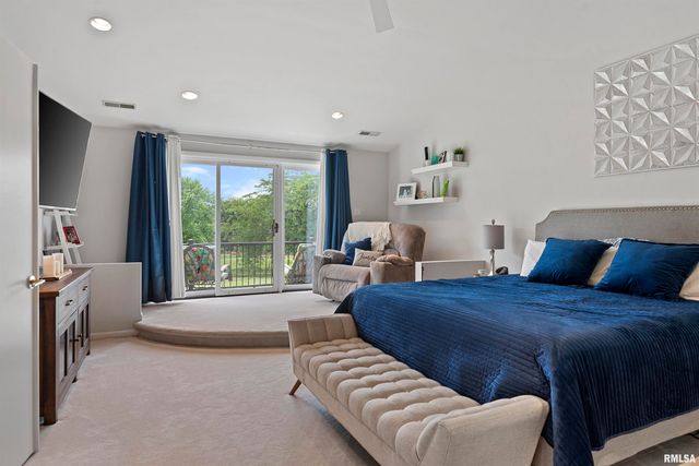 20 HICKORY RIDGE Lane, Springfield, IL 62707