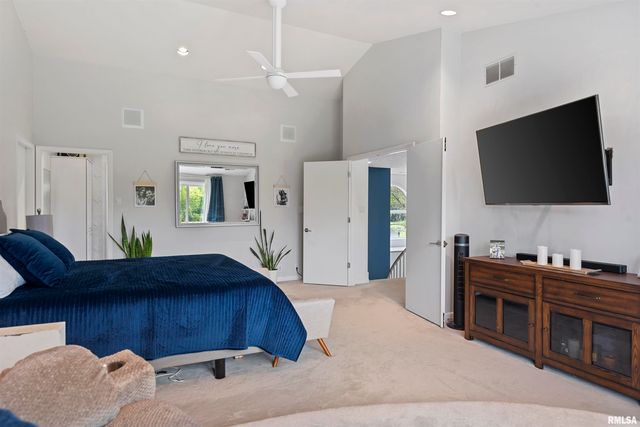 20 HICKORY RIDGE Lane, Springfield, IL 62707