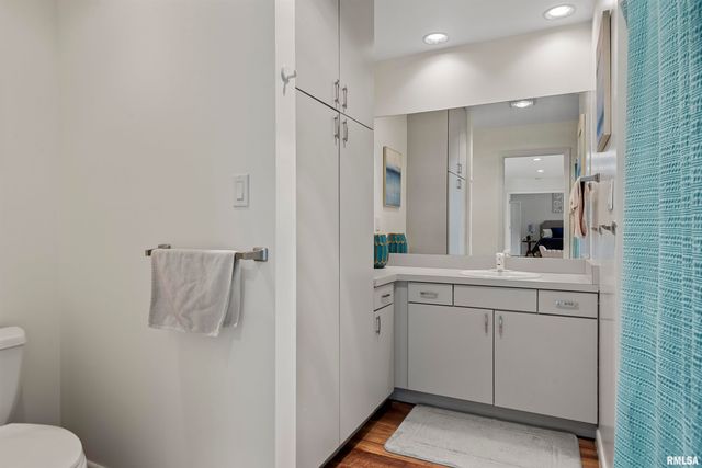 20 HICKORY RIDGE Lane, Springfield, IL 62707