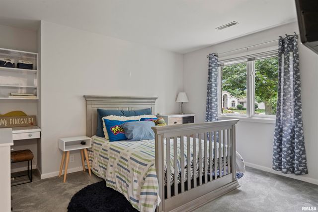 20 HICKORY RIDGE Lane, Springfield, IL 62707