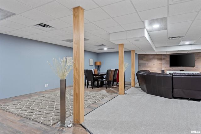 20 HICKORY RIDGE Lane, Springfield, IL 62707