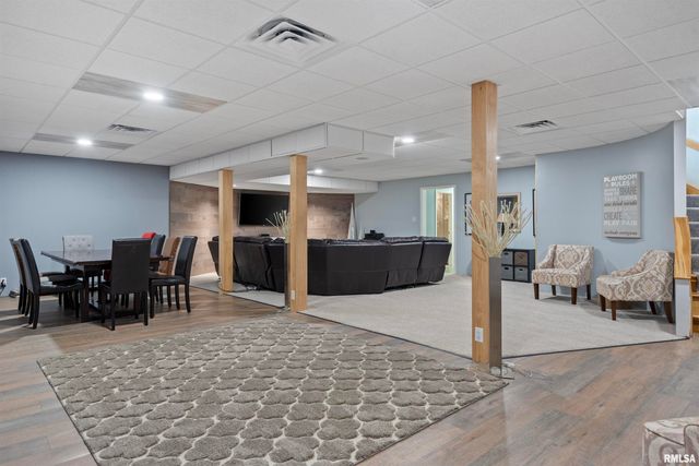 20 HICKORY RIDGE Lane, Springfield, IL 62707