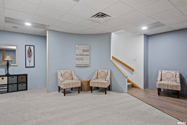 20 HICKORY RIDGE Lane, Springfield, IL 62707