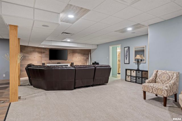 20 HICKORY RIDGE Lane, Springfield, IL 62707