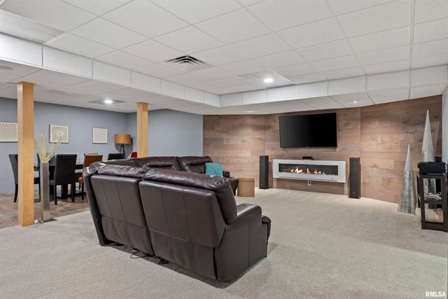 20 HICKORY RIDGE Lane, Springfield, IL 62707