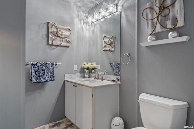 20 HICKORY RIDGE Lane, Springfield, IL 62707