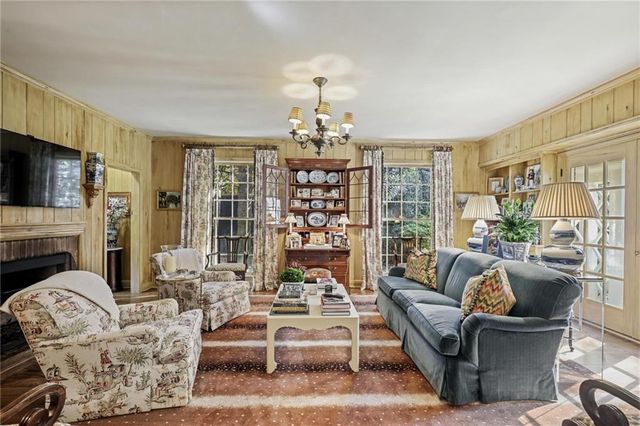 288 Peachtree Battle NW Avenue, Atlanta, GA 30305