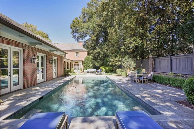 288 Peachtree Battle NW Avenue, Atlanta, GA 30305