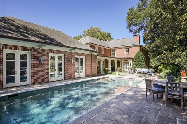 288 Peachtree Battle NW Avenue, Atlanta, GA 30305