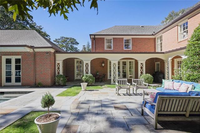 288 Peachtree Battle NW Avenue, Atlanta, GA 30305