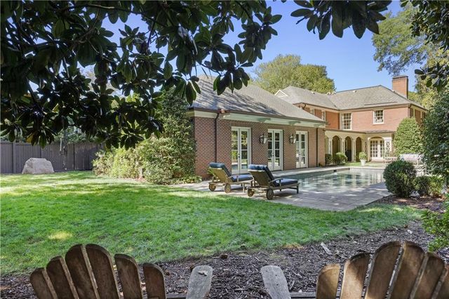 288 Peachtree Battle NW Avenue, Atlanta, GA 30305