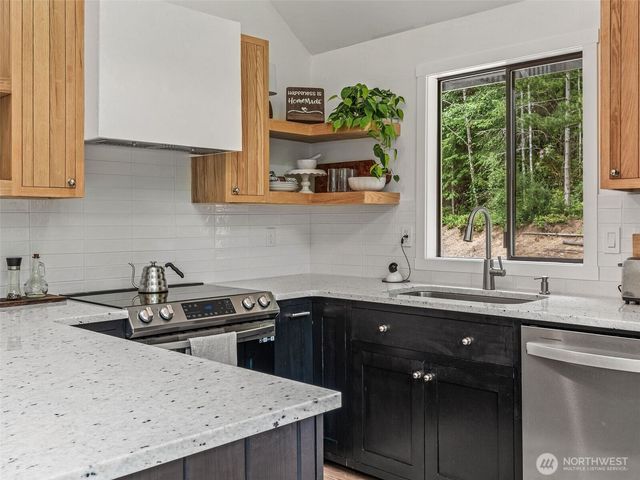 171 Rhododendren Lane, Brinnon, WA 98320