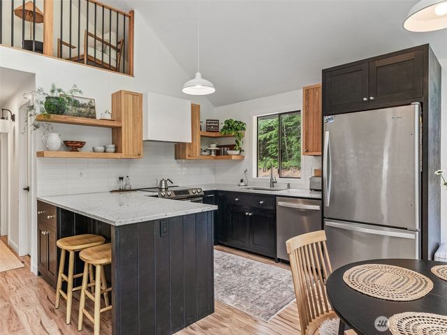 171 Rhododendren Lane, Brinnon, WA 98320