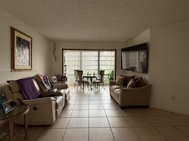 9715 Hammocks Boulevard 102, Miami, FL 33196