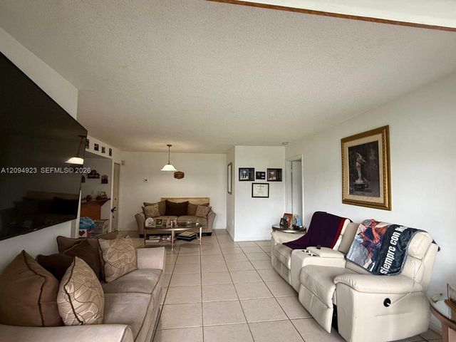 9715 Hammocks Boulevard 102, Miami, FL 33196