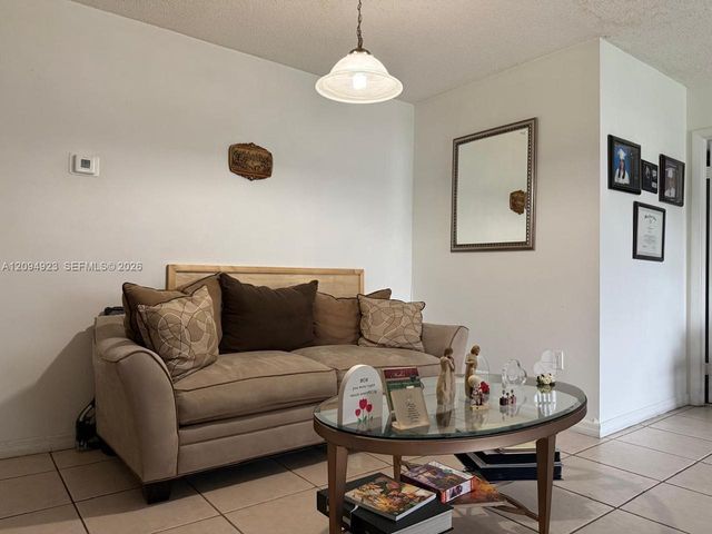 9715 Hammocks Boulevard 102, Miami, FL 33196