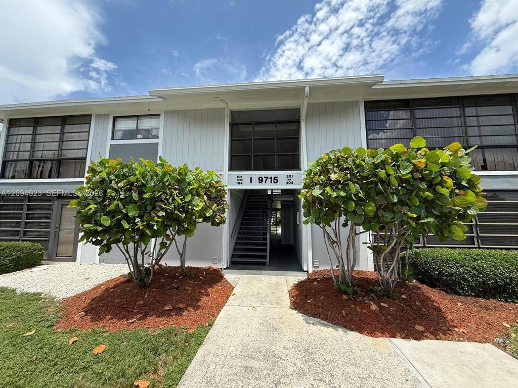 9715 Hammocks Boulevard 102, Miami, FL 33196