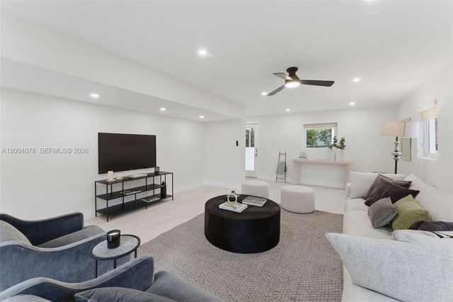 13225 SW 83rd Ct, Pinecrest, FL 33156