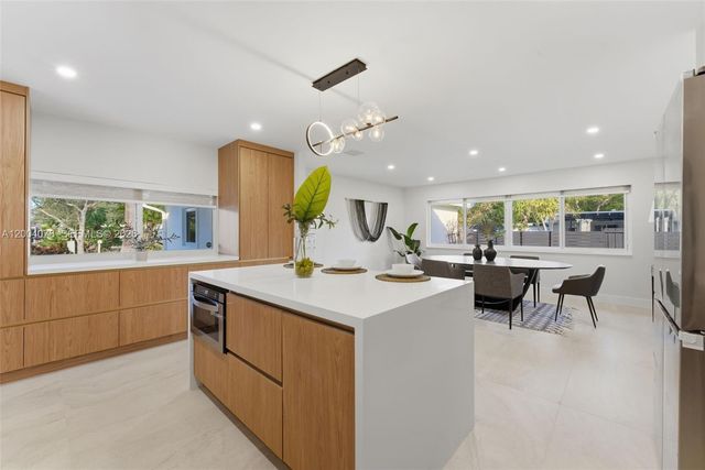 13225 SW 83rd Ct, Pinecrest, FL 33156