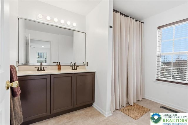 5261 Dartmouth Drive, Macungie Boro, PA 18062