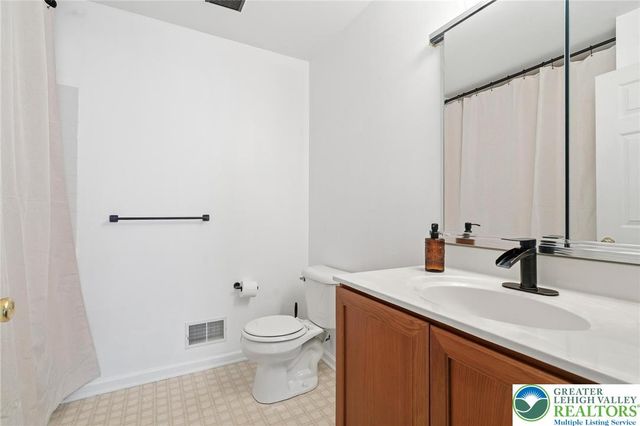5261 Dartmouth Drive, Macungie Boro, PA 18062