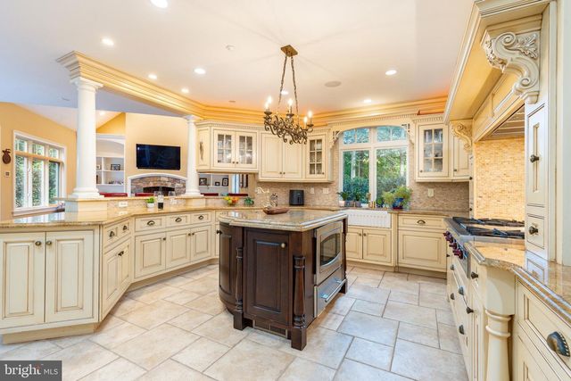 3525 WELLSFORD LN, Doylestown, PA 18902