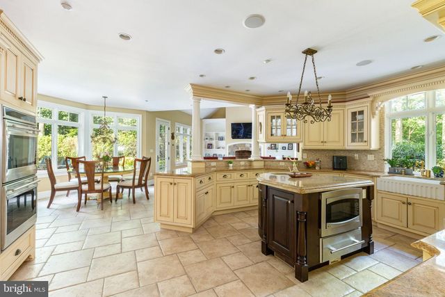 3525 WELLSFORD LN, Doylestown, PA 18902